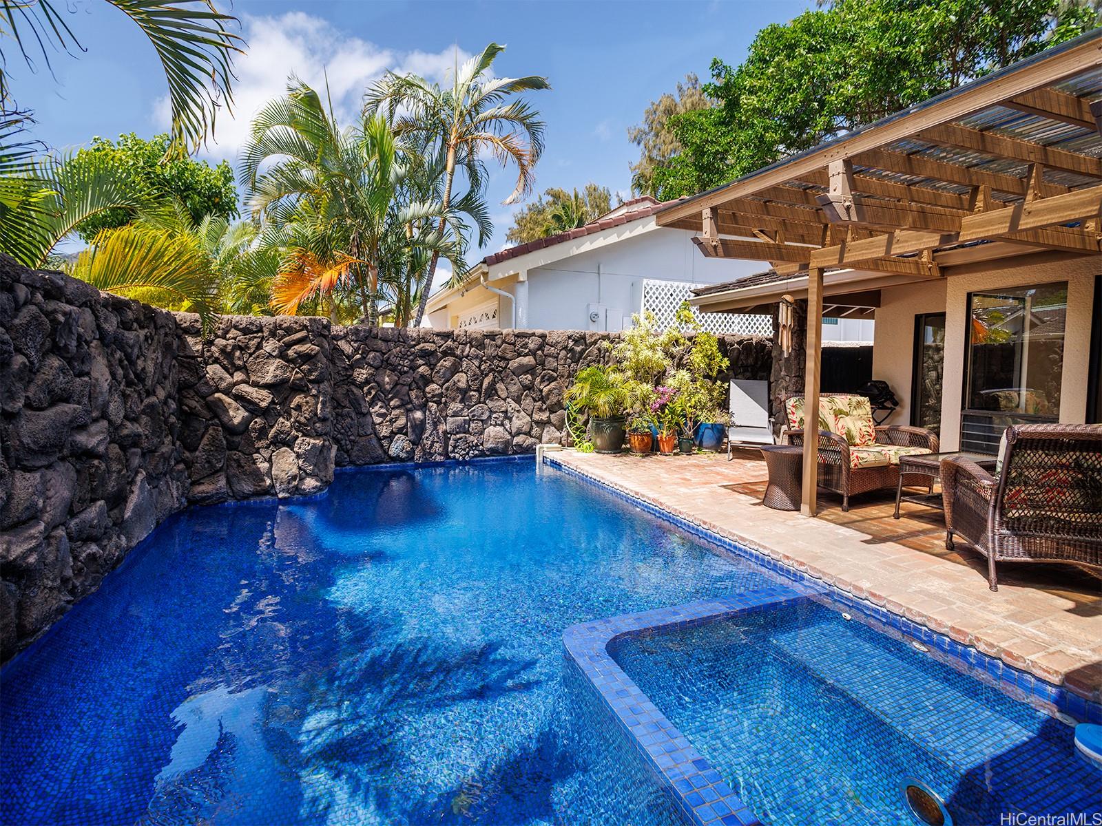 7832  Makaaoa Pl Queens Gate, Hawaii Kai home - photo 9 of 25