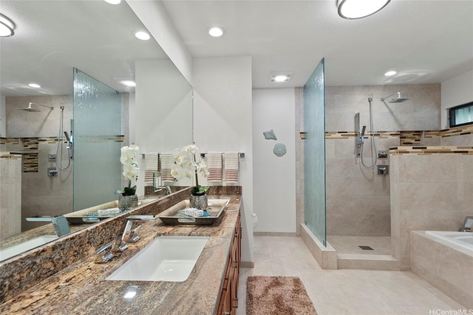 7832  Makaaoa Place Queens Gate, Hawaii Kai home - photo 15 of 25