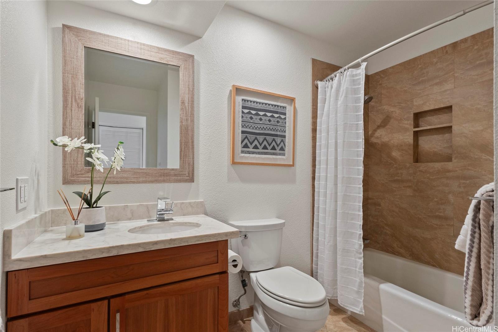 7832  Makaaoa Place Queens Gate, Hawaii Kai home - photo 18 of 25