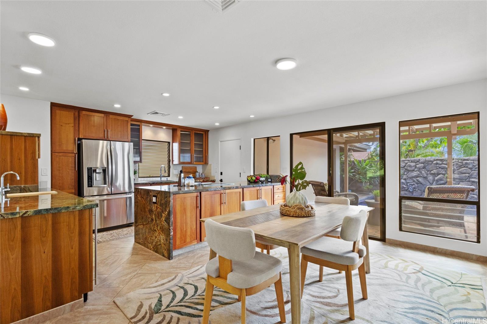 7832  Makaaoa Place Queens Gate, Hawaii Kai home - photo 5 of 25