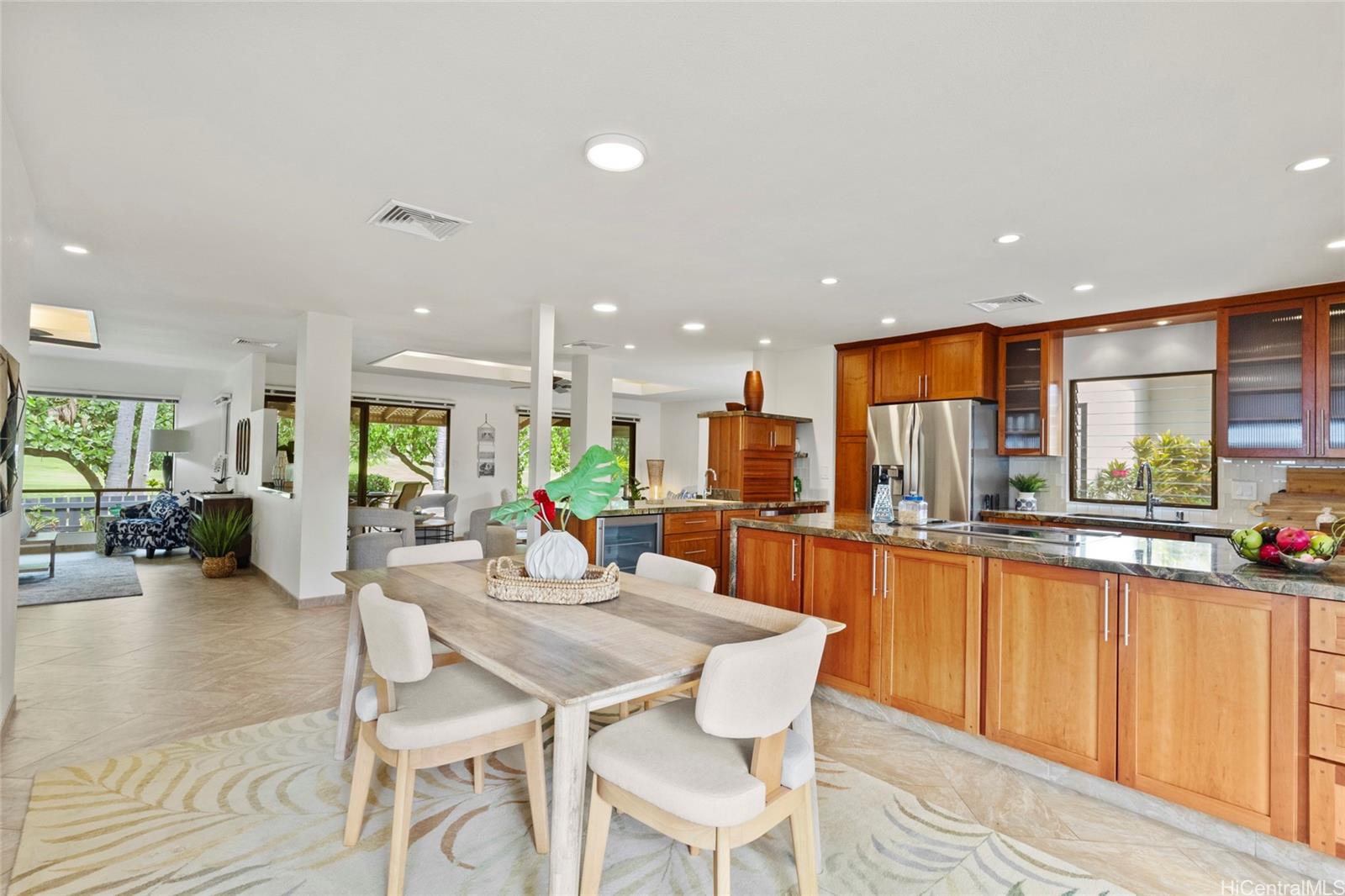 7832  Makaaoa Place Queens Gate, Hawaii Kai home - photo 7 of 25