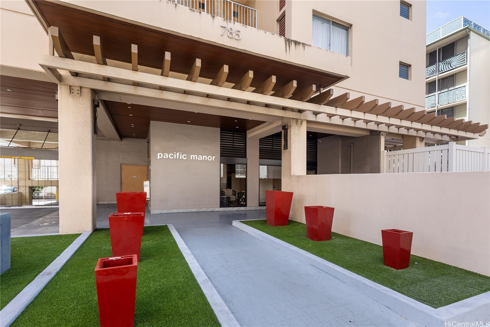 Pacific Manor condo # 804, Honolulu, Hawaii - photo 2 of 16