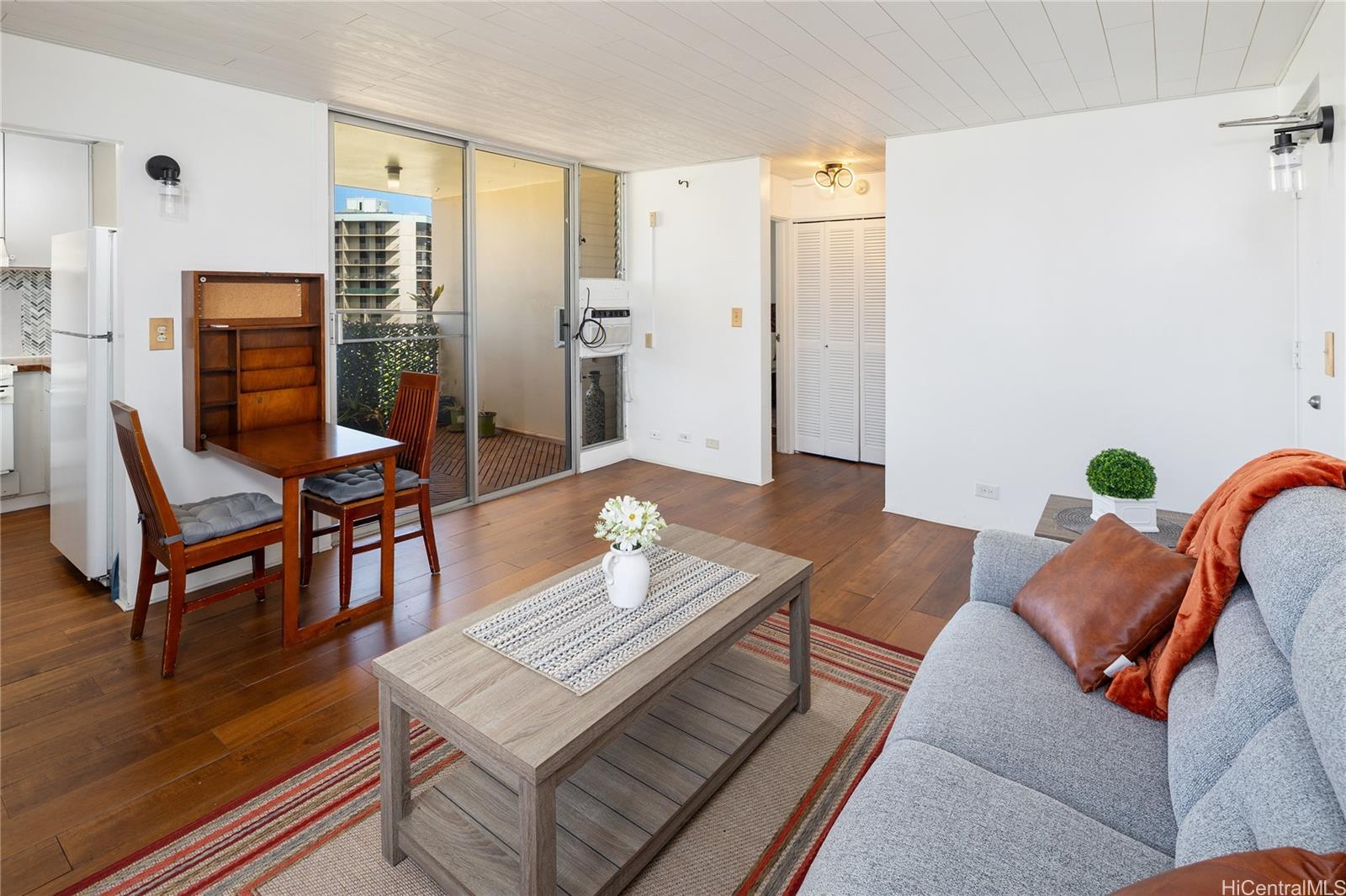 Pacific Manor condo # 804, Honolulu, Hawaii - photo 7 of 16