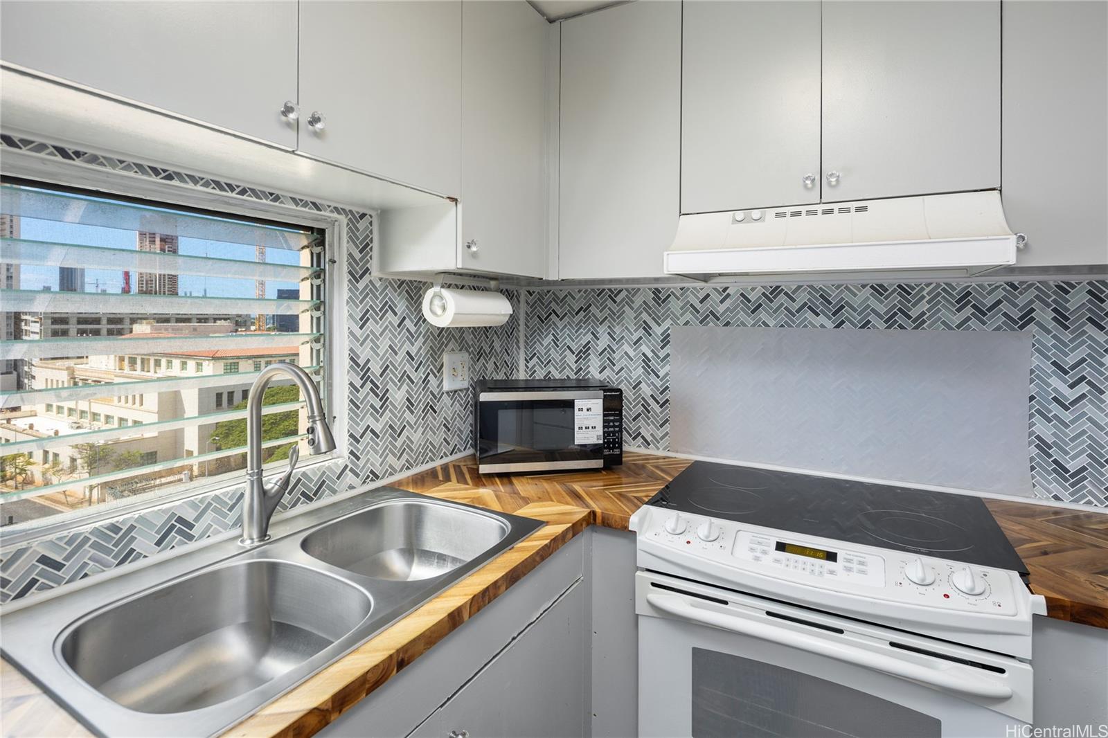 Pacific Manor condo # 804, Honolulu, Hawaii - photo 9 of 16