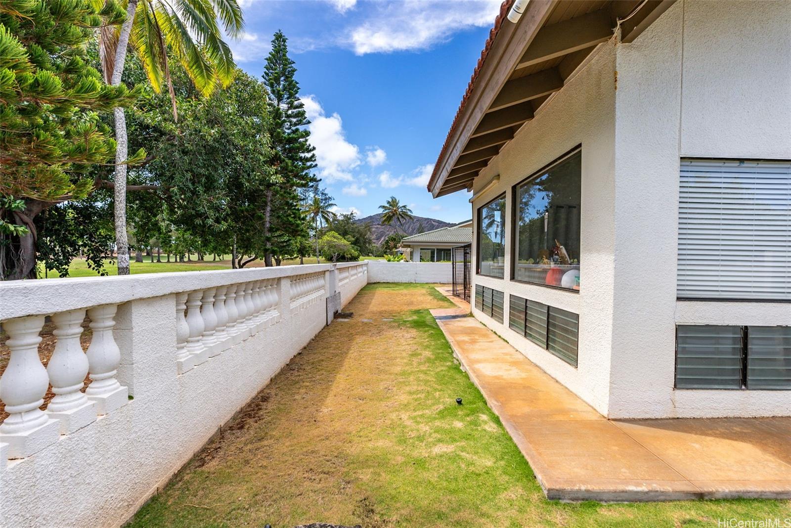 7899  Makaaoa Place Queens Gate, Hawaii Kai home - photo 10 of 25