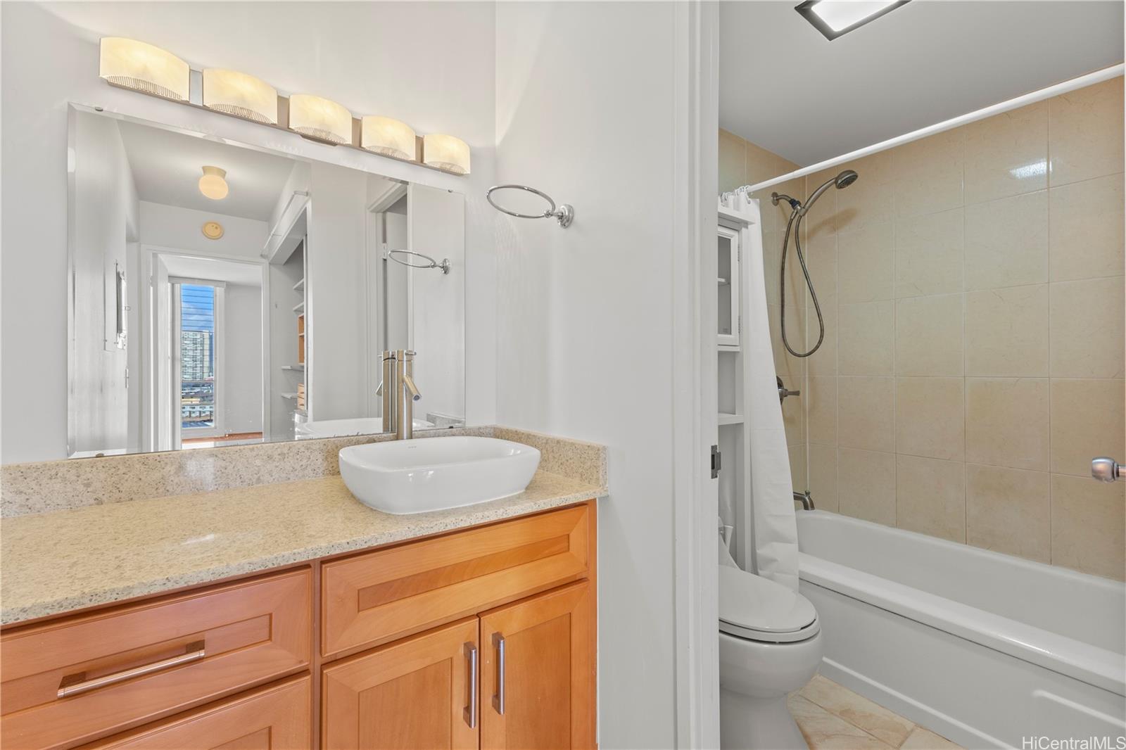 Scenic Towers condo # 10C, Honolulu, Hawaii - photo 13 of 24