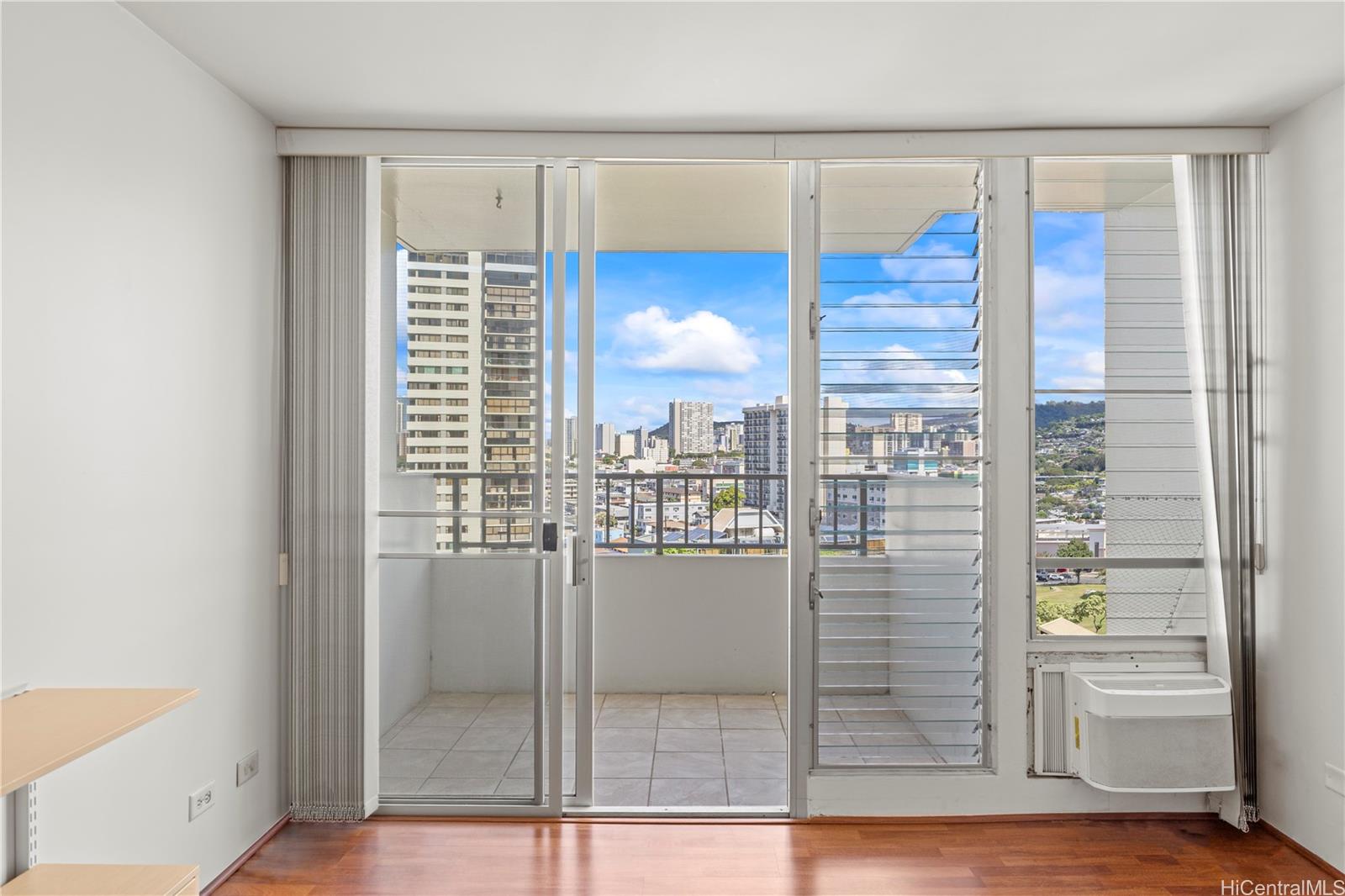 Scenic Towers condo # 10C, Honolulu, Hawaii - photo 3 of 24