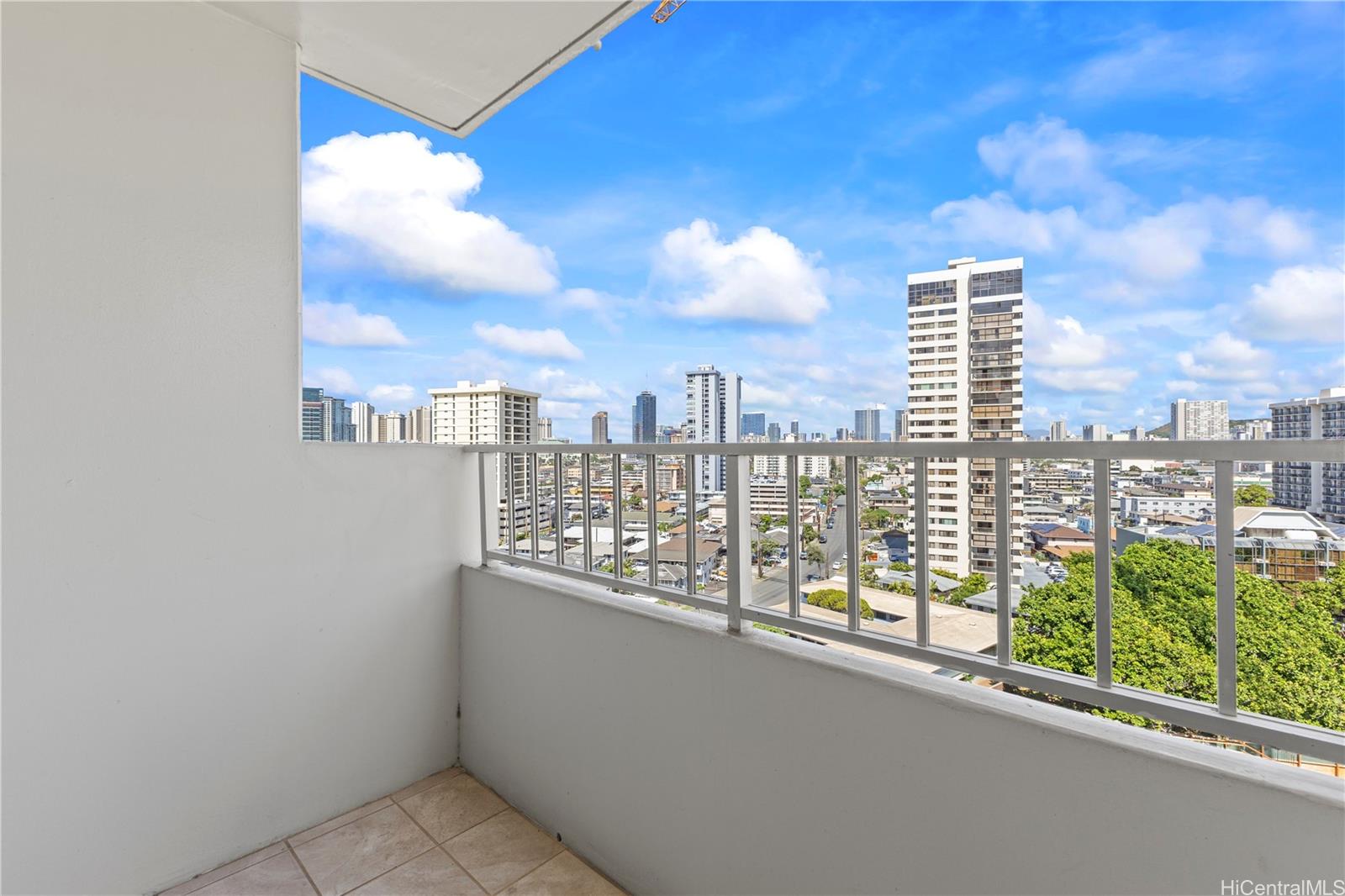 Scenic Towers condo # 10C, Honolulu, Hawaii - photo 4 of 24