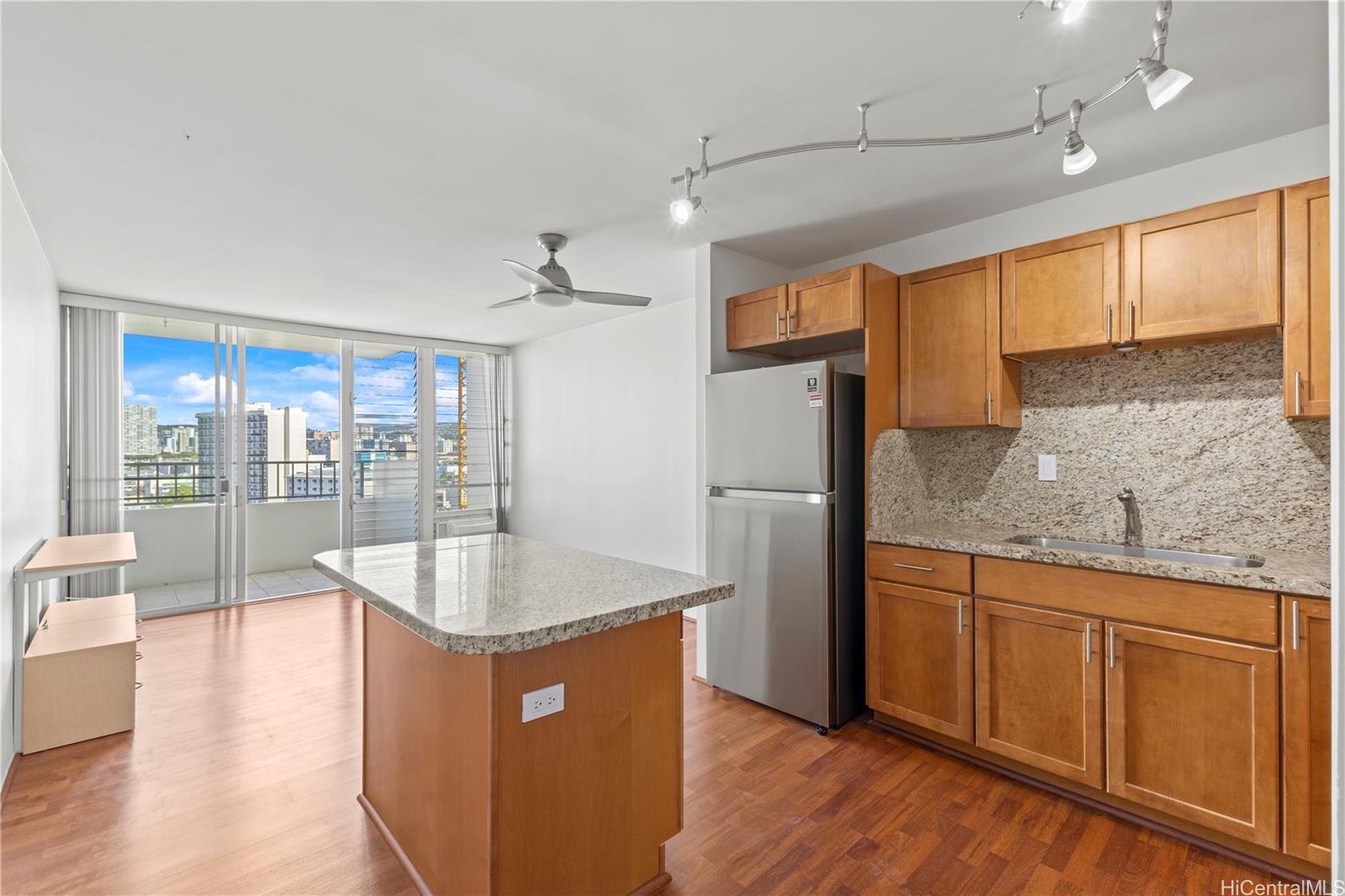 Scenic Towers condo # 10C, Honolulu, Hawaii - photo 10 of 24