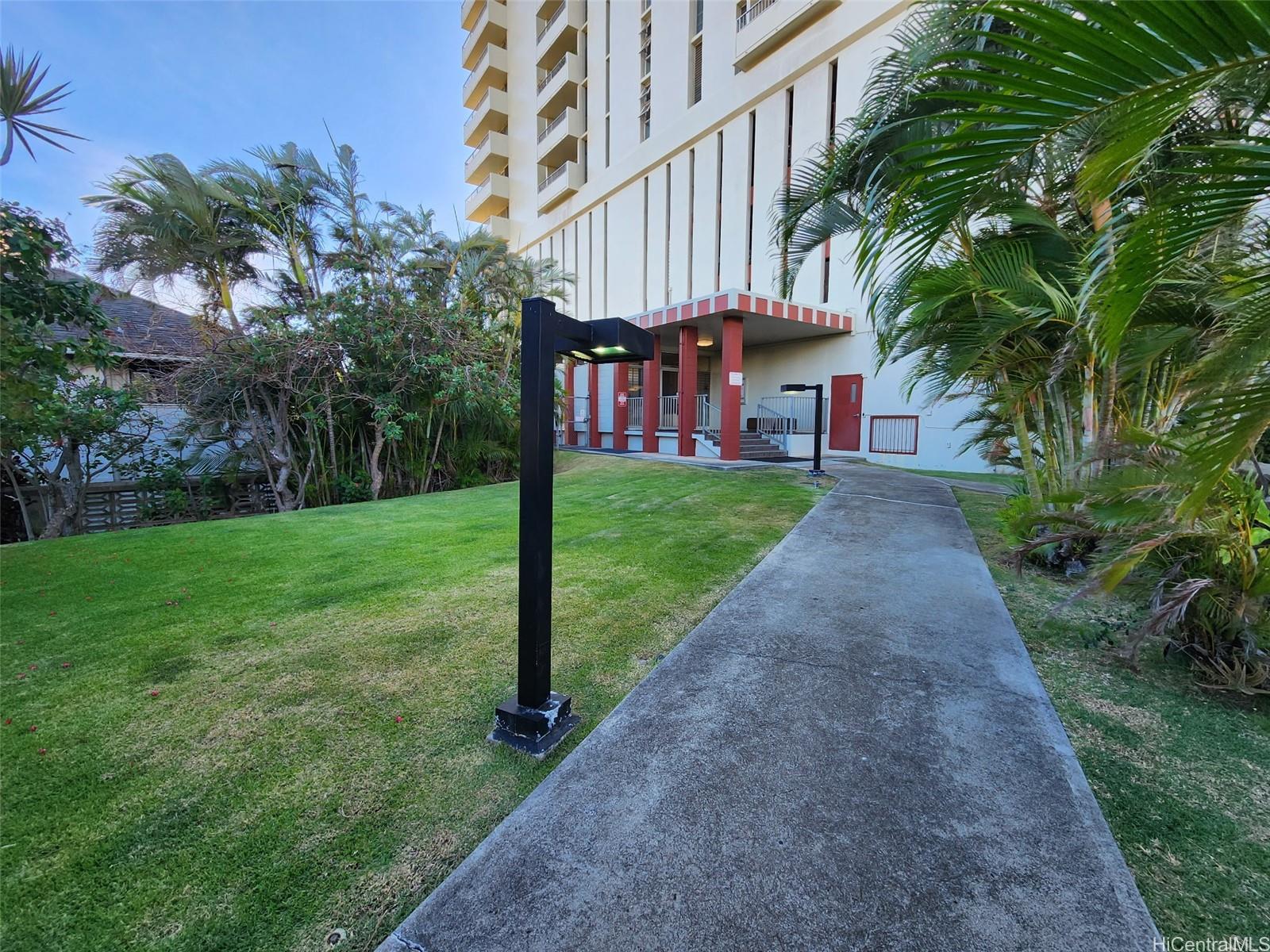 Scenic Towers condo # 8H, Honolulu, Hawaii - photo 2 of 7