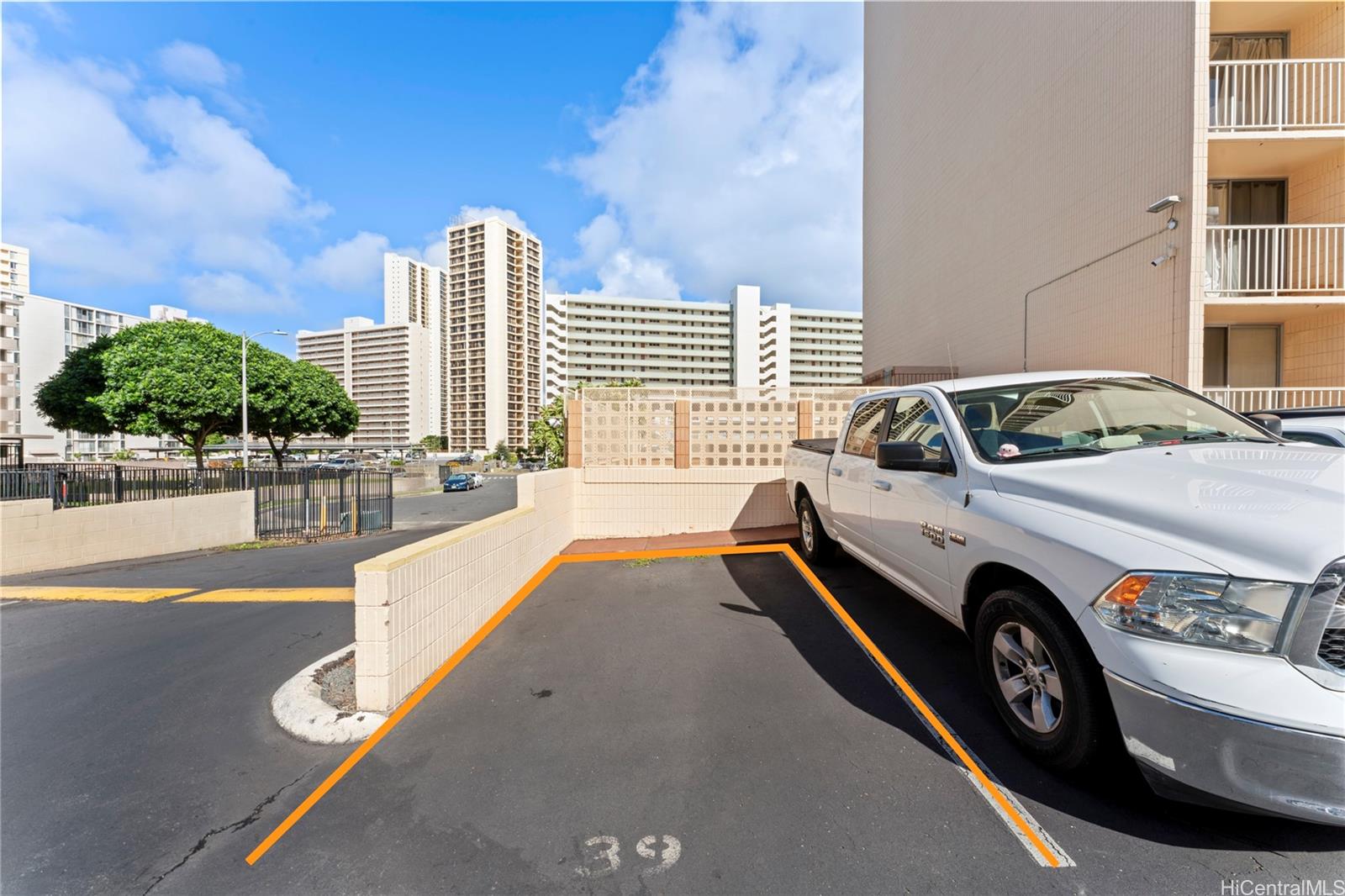 Lakeview Royal condo # 701, Honolulu, Hawaii - photo 22 of 25