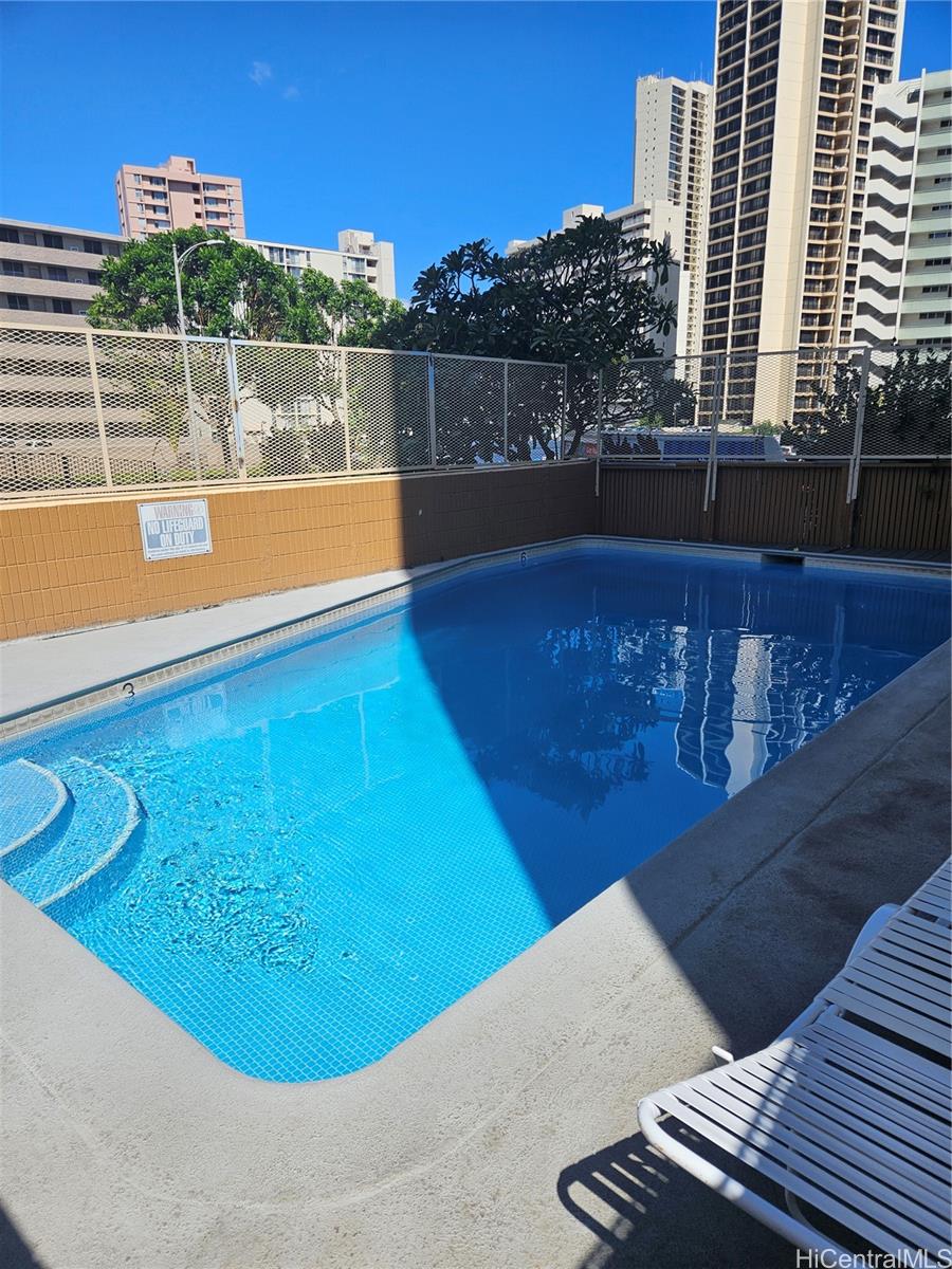 Lakeview Royal condo # 705, Honolulu, Hawaii - photo 8 of 10