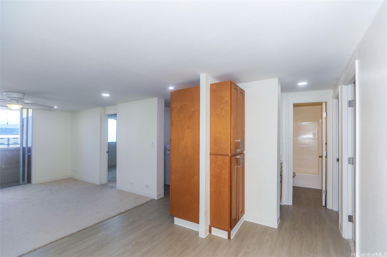 Lakeview Royal condo # 706, Honolulu, Hawaii - photo 4 of 20