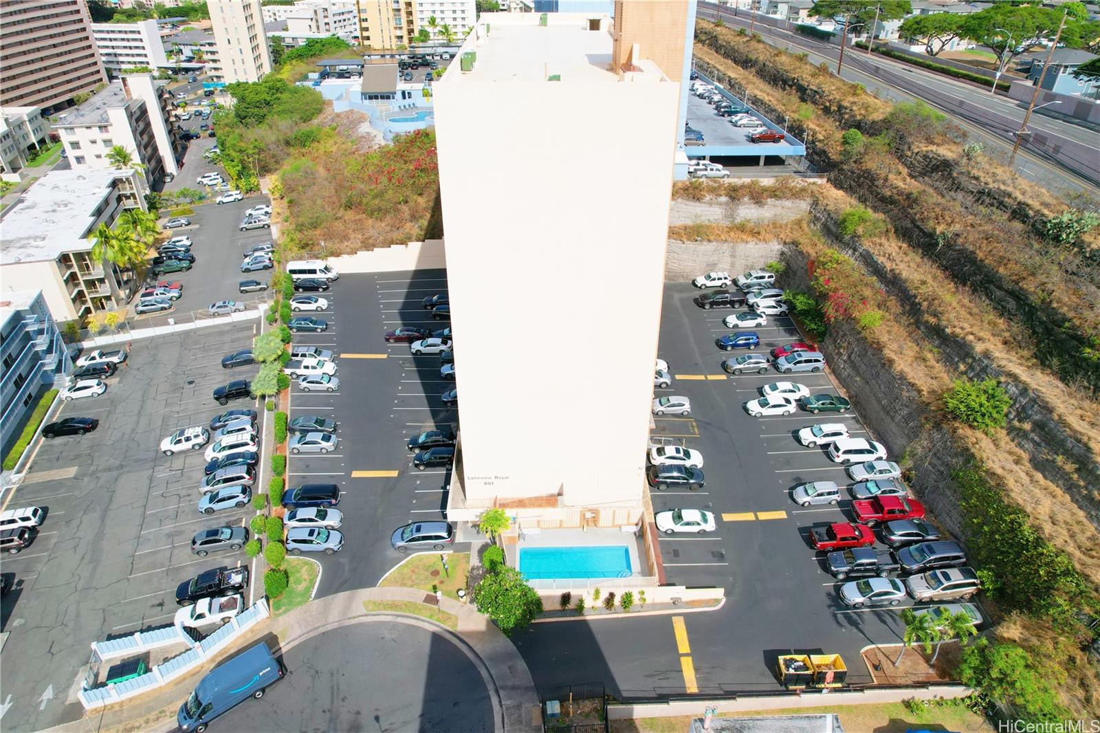 Lakeview Royal condo # 903, Honolulu, Hawaii - photo 2 of 14