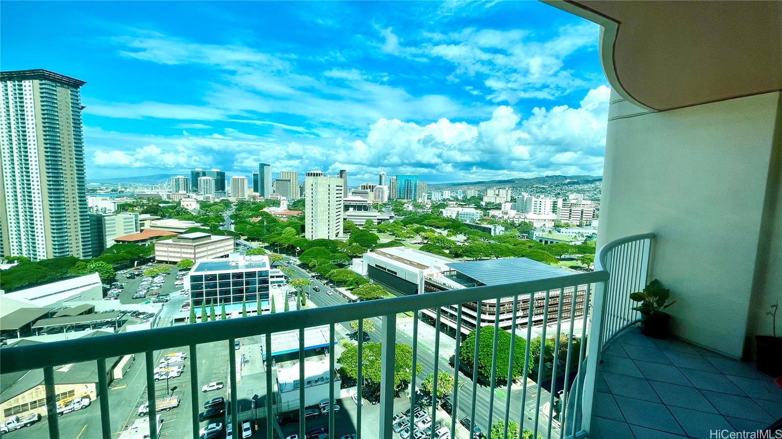 One Archer Lane condo # 2305, Honolulu, Hawaii - photo 2 of 14