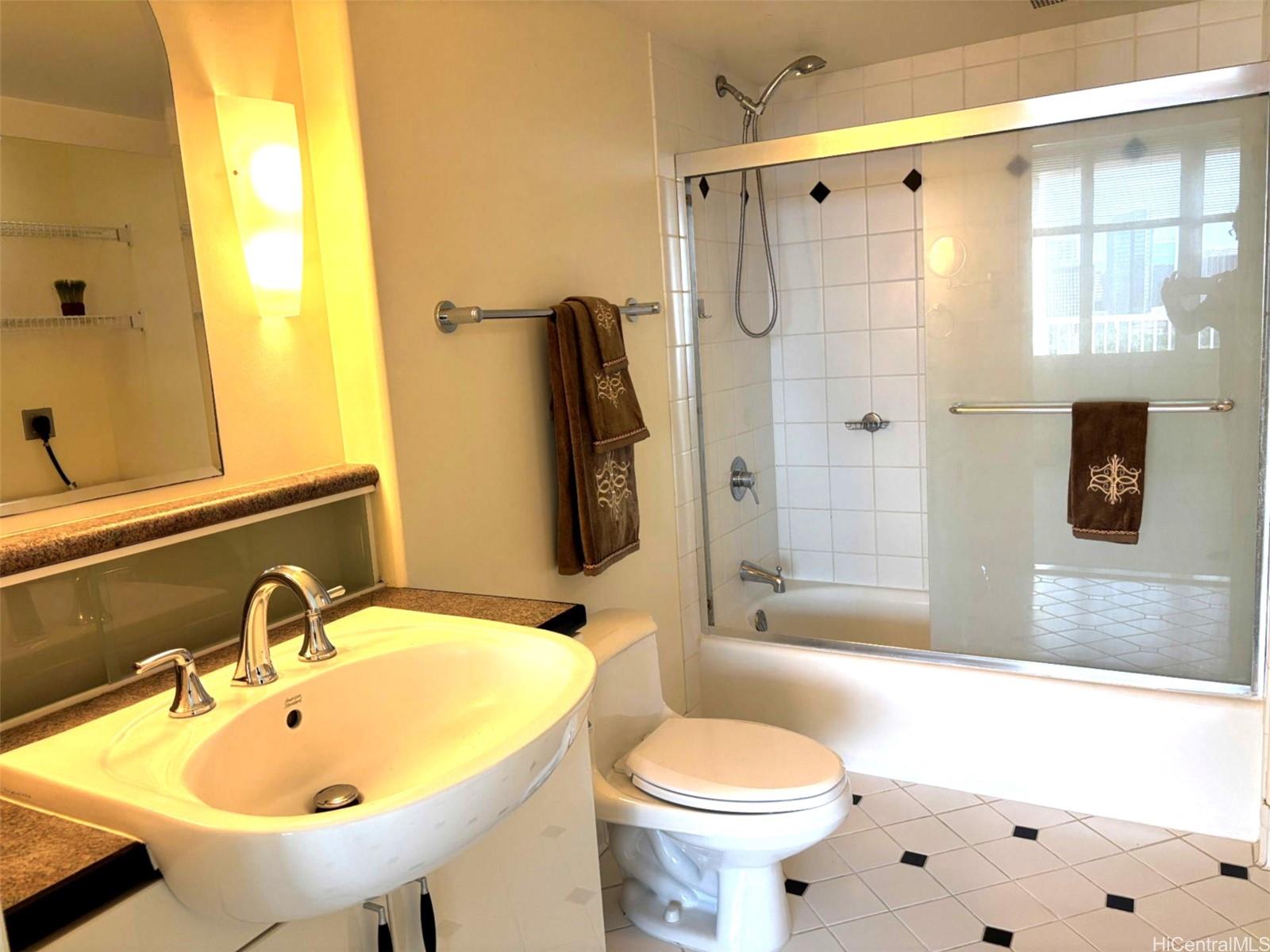 One Archer Lane condo # 2305, Honolulu, Hawaii - photo 6 of 8