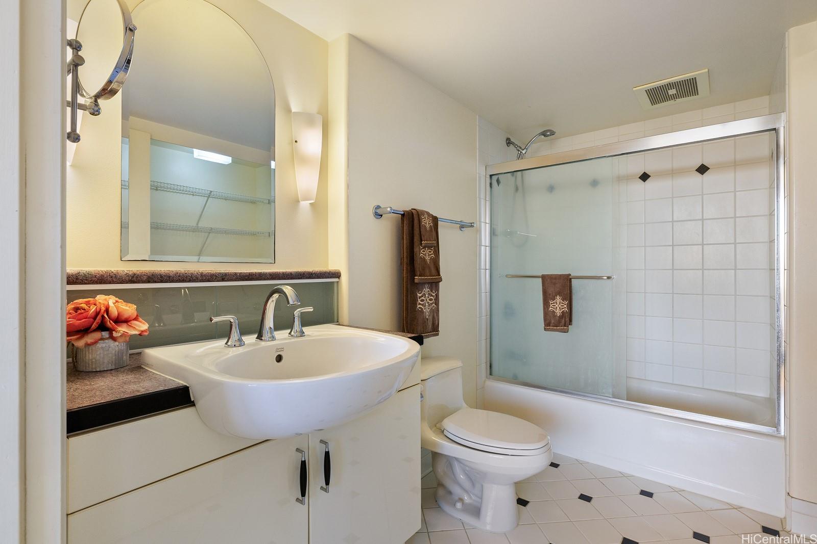 One Archer Lane condo # 2305, Honolulu, Hawaii - photo 6 of 15