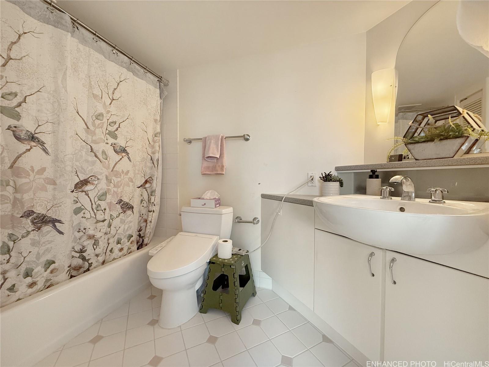 One Archer Lane condo # 2609, Honolulu, Hawaii - photo 4 of 17