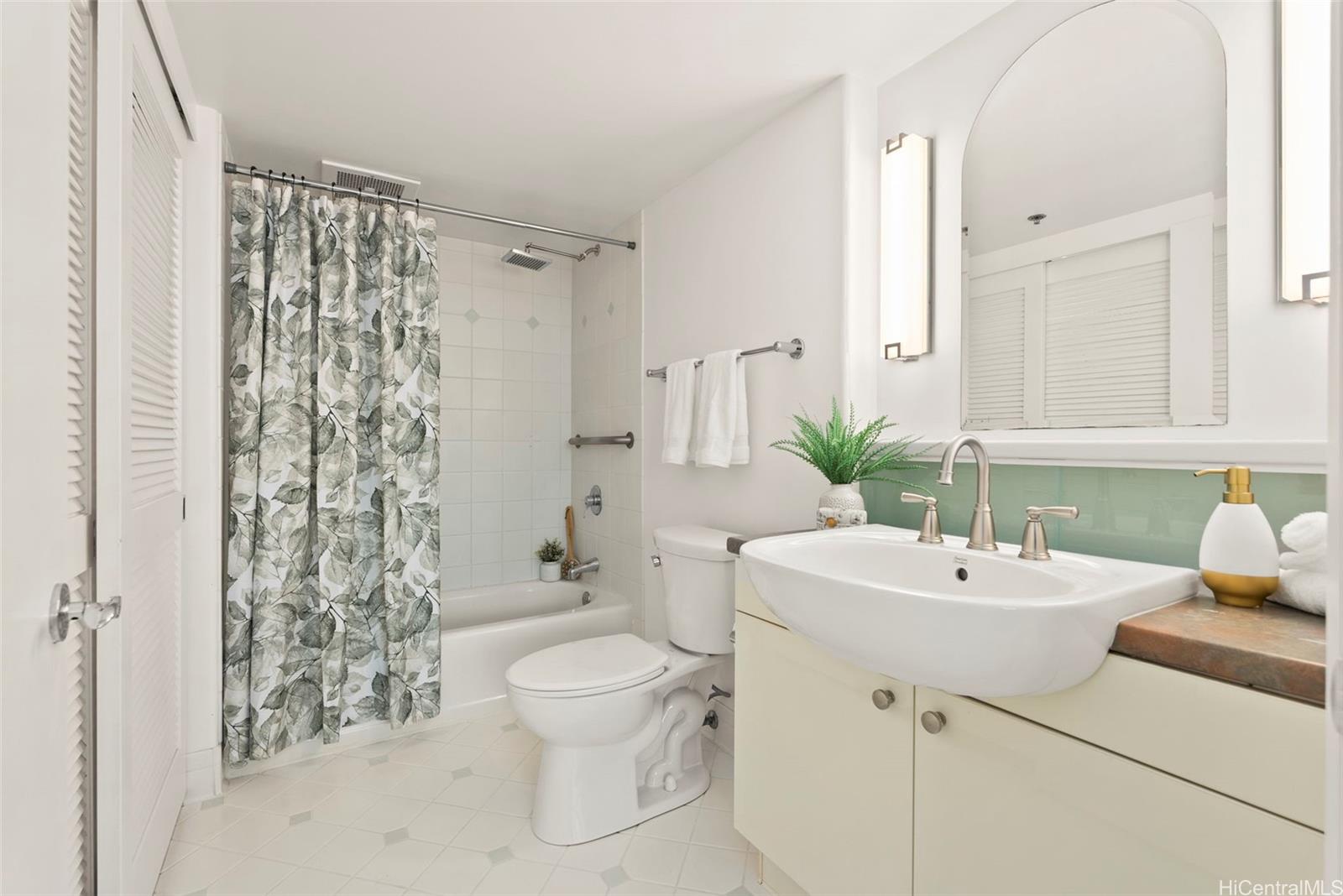 One Archer Lane condo # 2701, Honolulu, Hawaii - photo 8 of 17