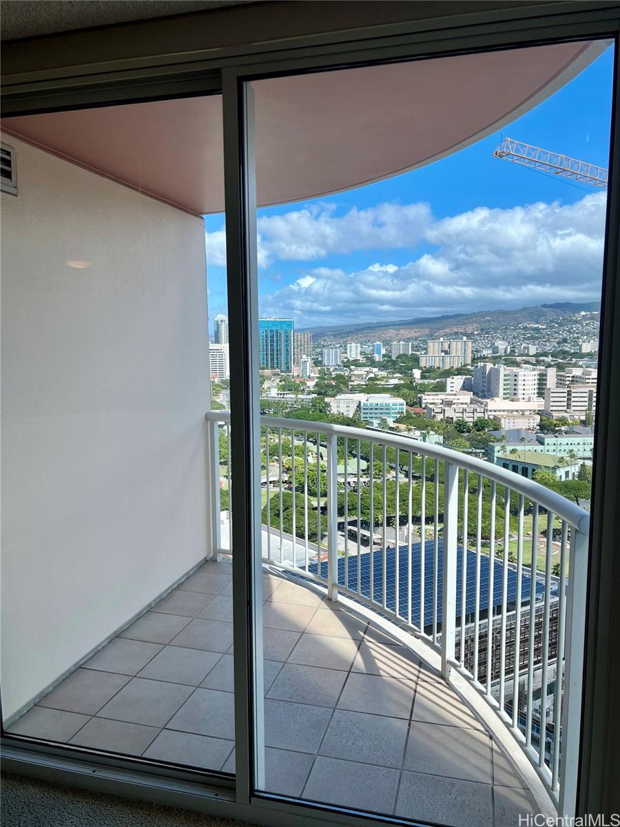 One Archer Lane condo # 3107, Honolulu, Hawaii - photo 4 of 20