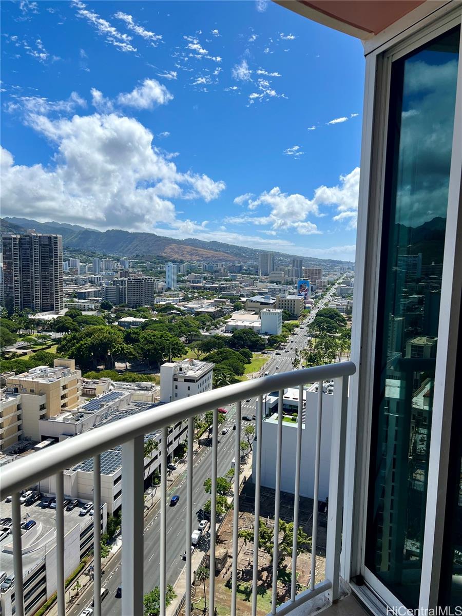 One Archer Lane condo # 3107, Honolulu, Hawaii - photo 5 of 20