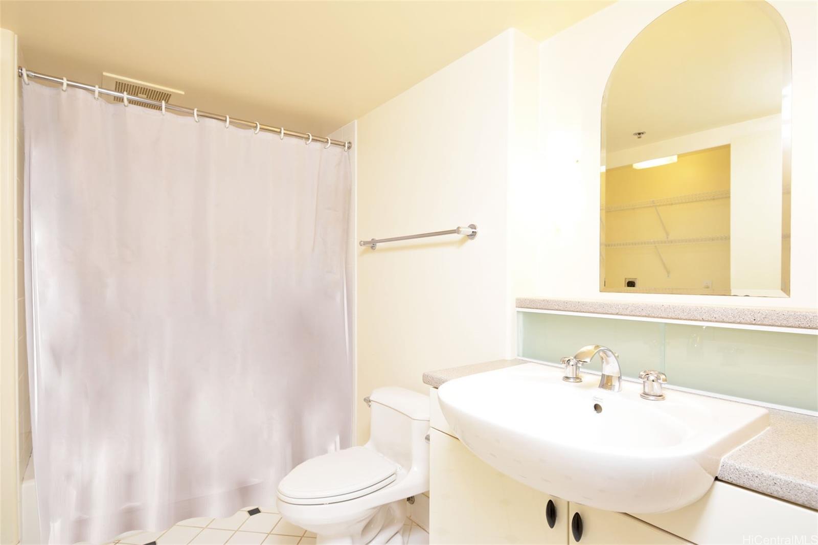 One Archer Lane condo # 3701, Honolulu, Hawaii - photo 13 of 16