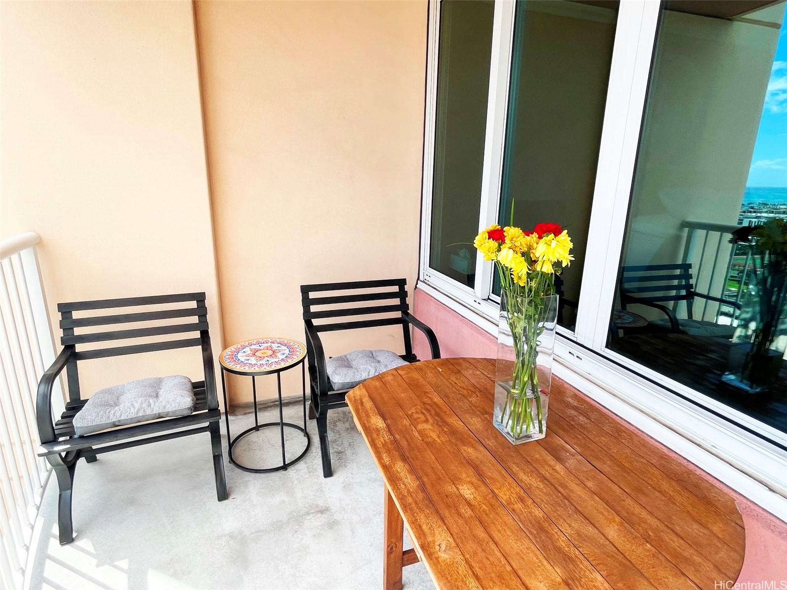 801 S King St Honolulu - Rental - photo 2 of 23