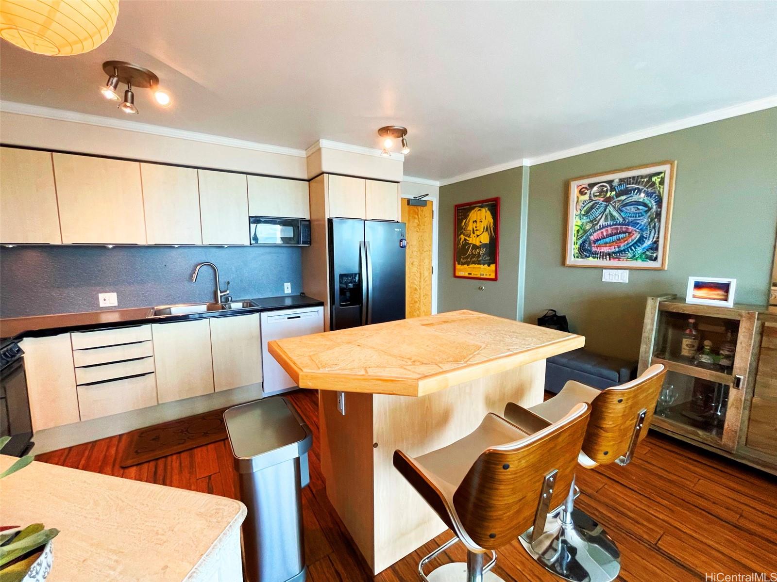 801 S King St Honolulu - Rental - photo 8 of 23