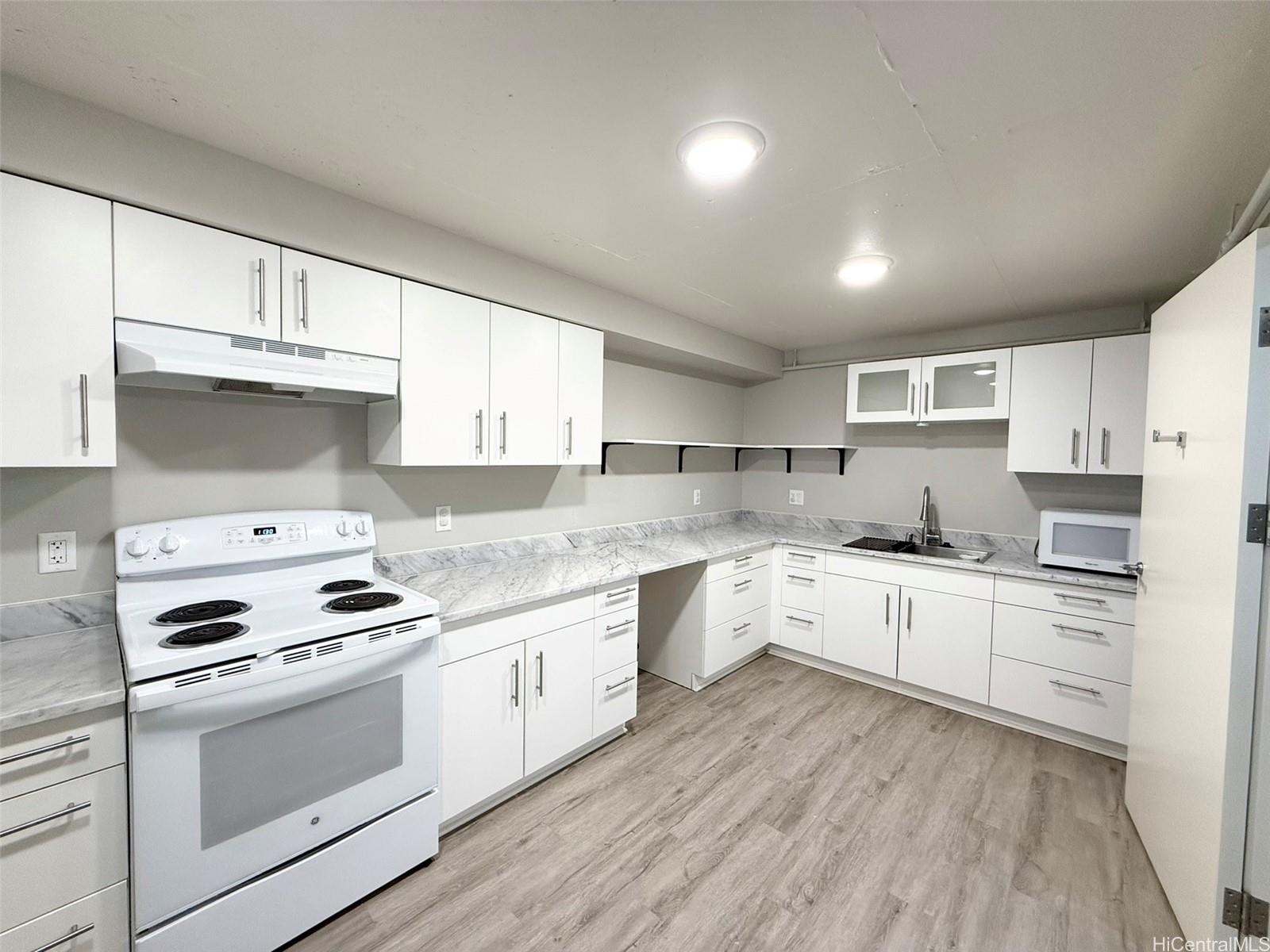 803 Waimanu St Honolulu - Rental - photo 2 of 12