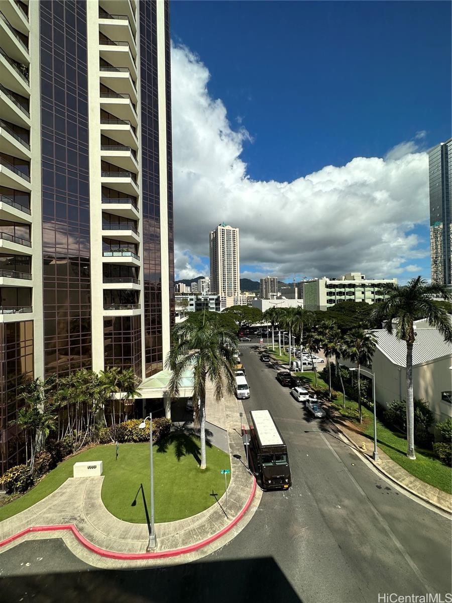 The block 803 Waimanu condo # 427, Honolulu, Hawaii - photo 8 of 10