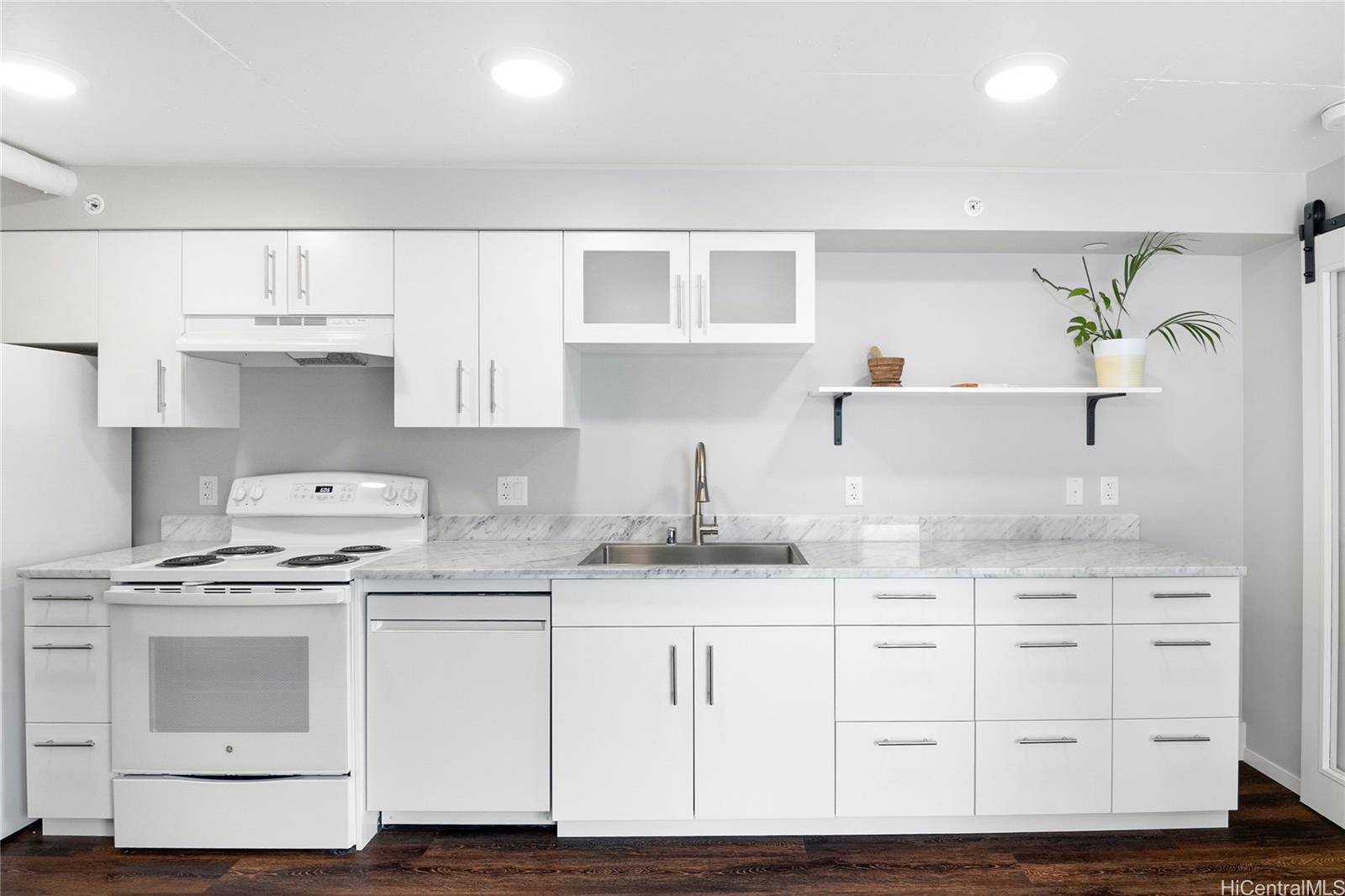 The Block 803 Waimanu condo # 512, Honolulu, Hawaii - photo 3 of 18