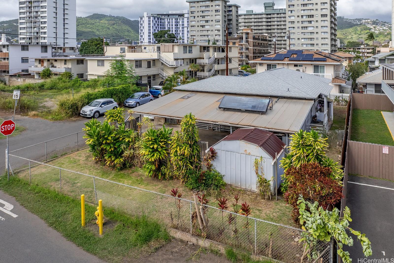 807  Kaaloa Street Moiliili, Honolulu home - photo 19 of 24