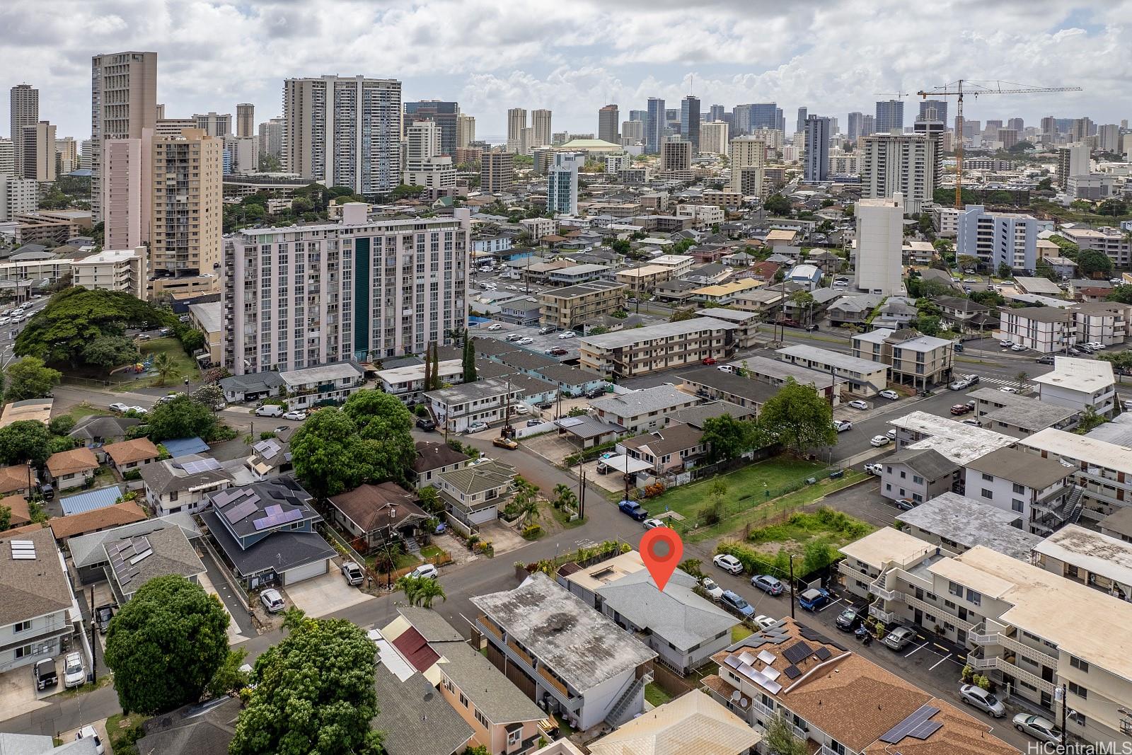807  Kaaloa Street Moiliili, Honolulu home - photo 23 of 24
