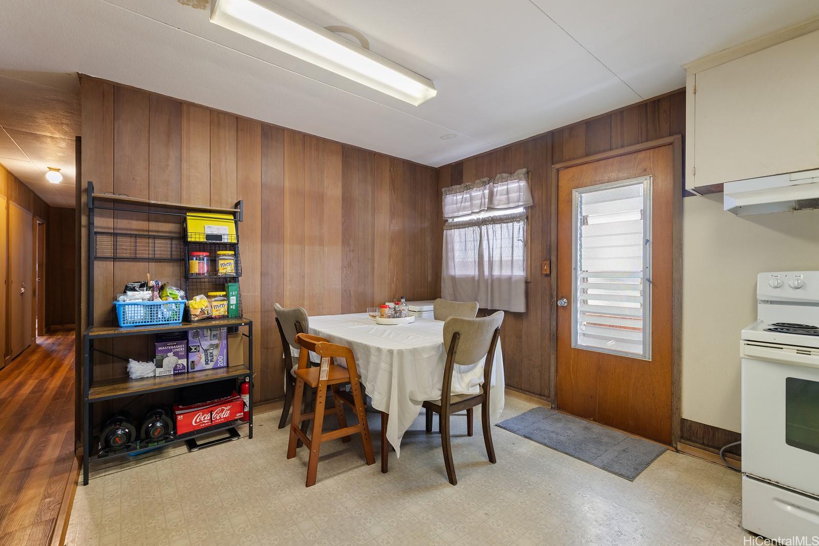 807  Kaaloa Street Moiliili, Honolulu home - photo 4 of 24