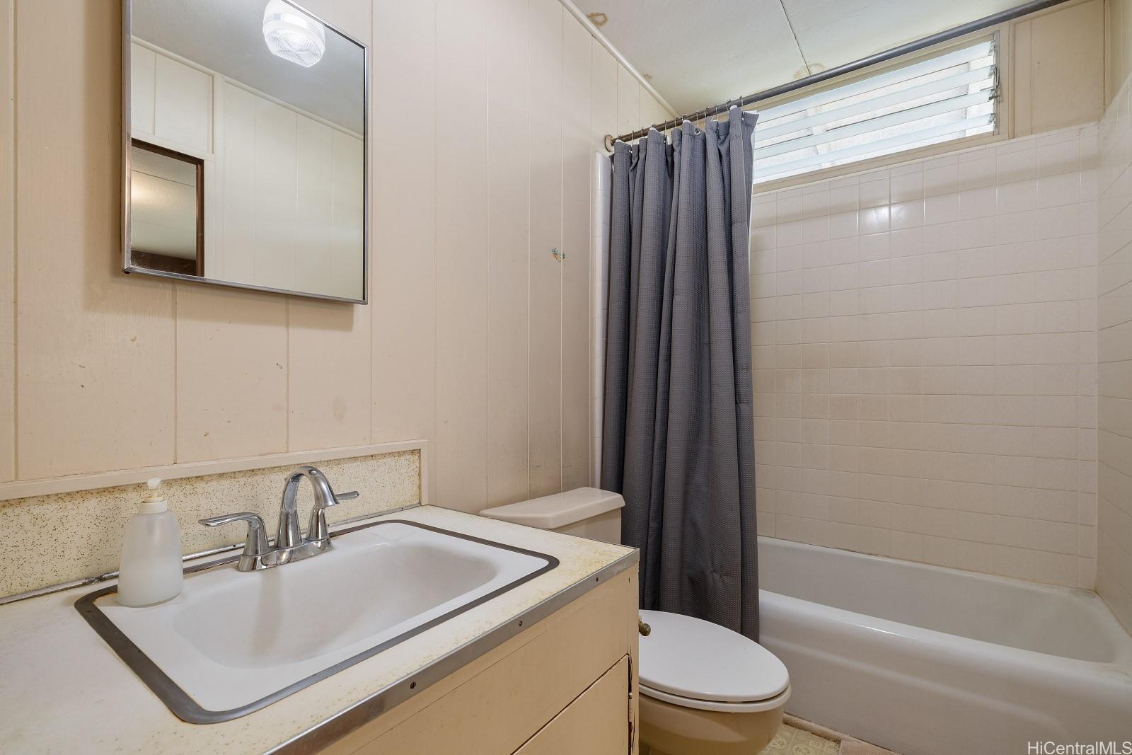 807  Kaaloa Street Moiliili, Honolulu home - photo 10 of 24