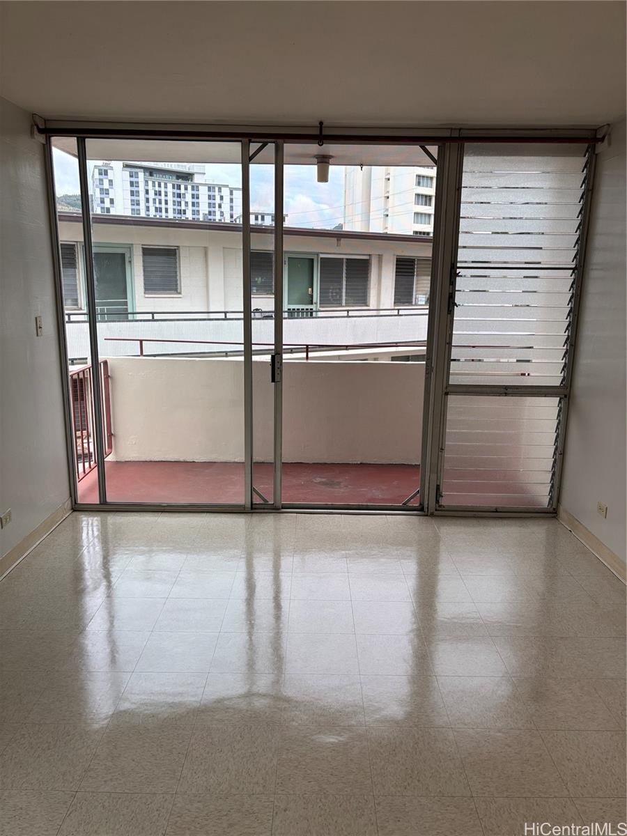 810 University Ave Honolulu - Rental - photo 3 of 12