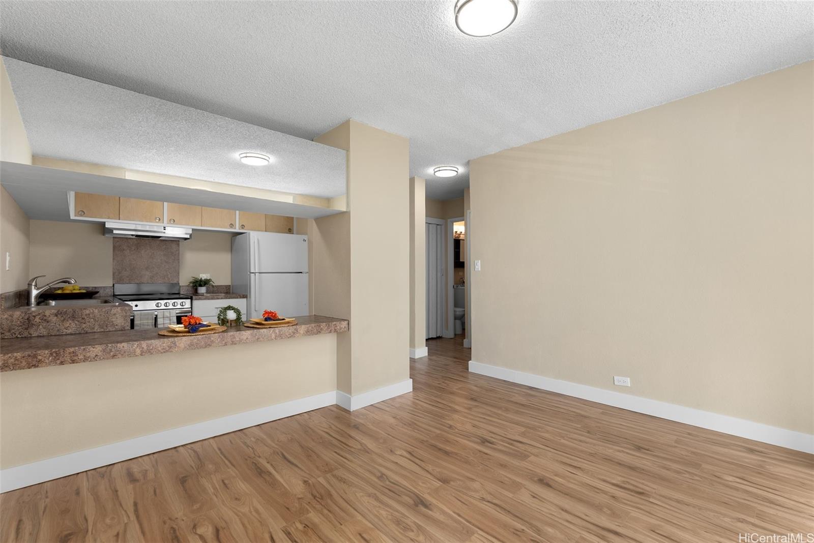 Alohalani Tropicana condo # 401, Honolulu, Hawaii - photo 2 of 23