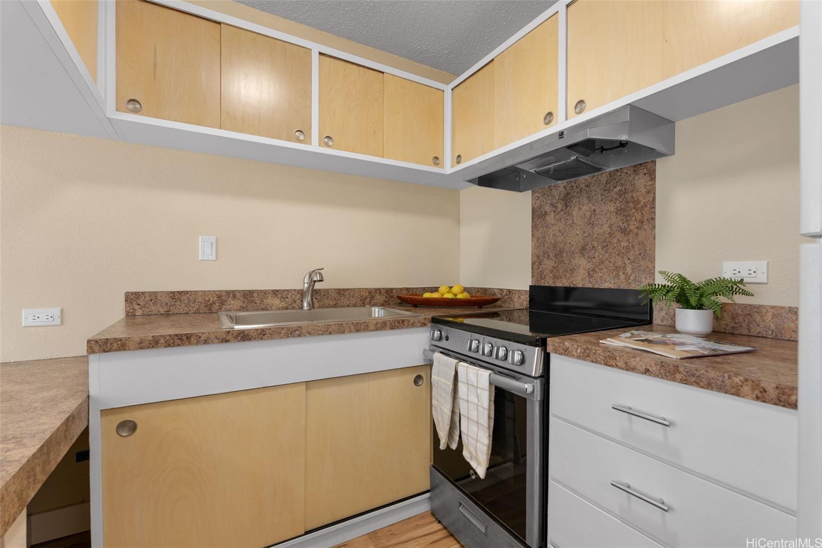 Alohalani Tropicana condo # 401, Honolulu, Hawaii - photo 11 of 23