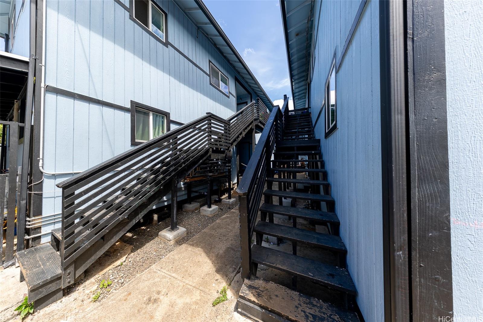 815 Lopez Lane Honolulu - Multi-family - photo 2 of 24