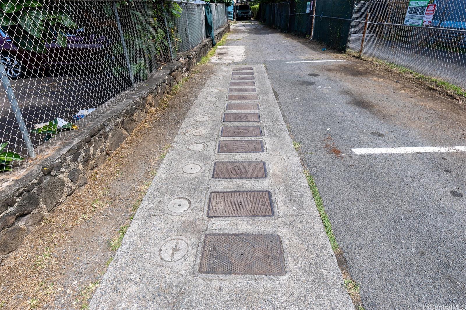 815 Lopez Lane Honolulu - Multi-family - photo 21 of 25