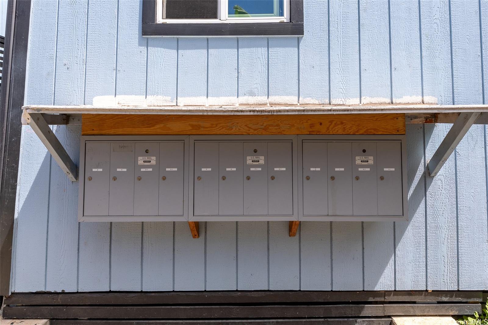 815 Lopez Lane Honolulu - Multi-family - photo 22 of 24