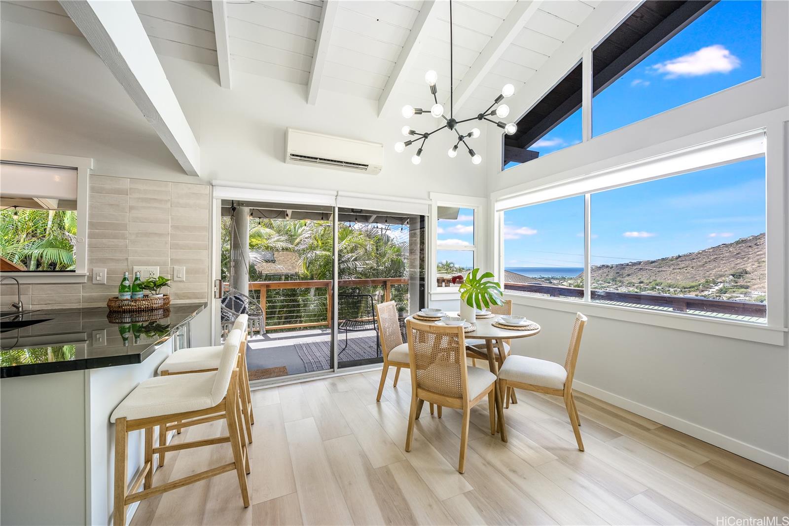 817  Ekoa Place Aina Haina Area, Diamond Head home - photo 2 of 25