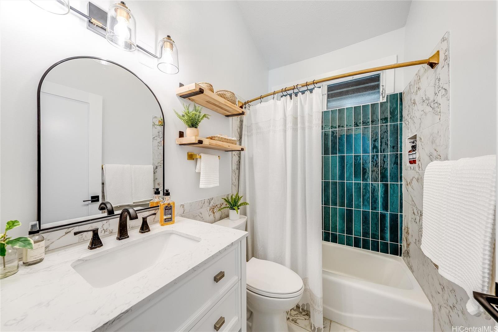 817  Ekoa Place Aina Haina Area, Diamond Head home - photo 17 of 25