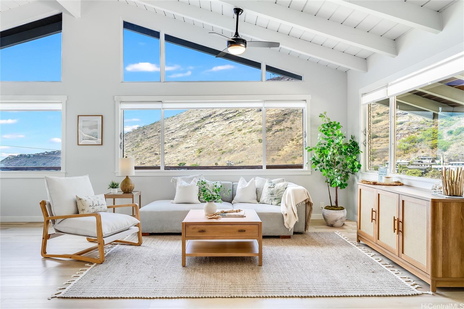 817  Ekoa Place Aina Haina Area, Diamond Head home - photo 3 of 25