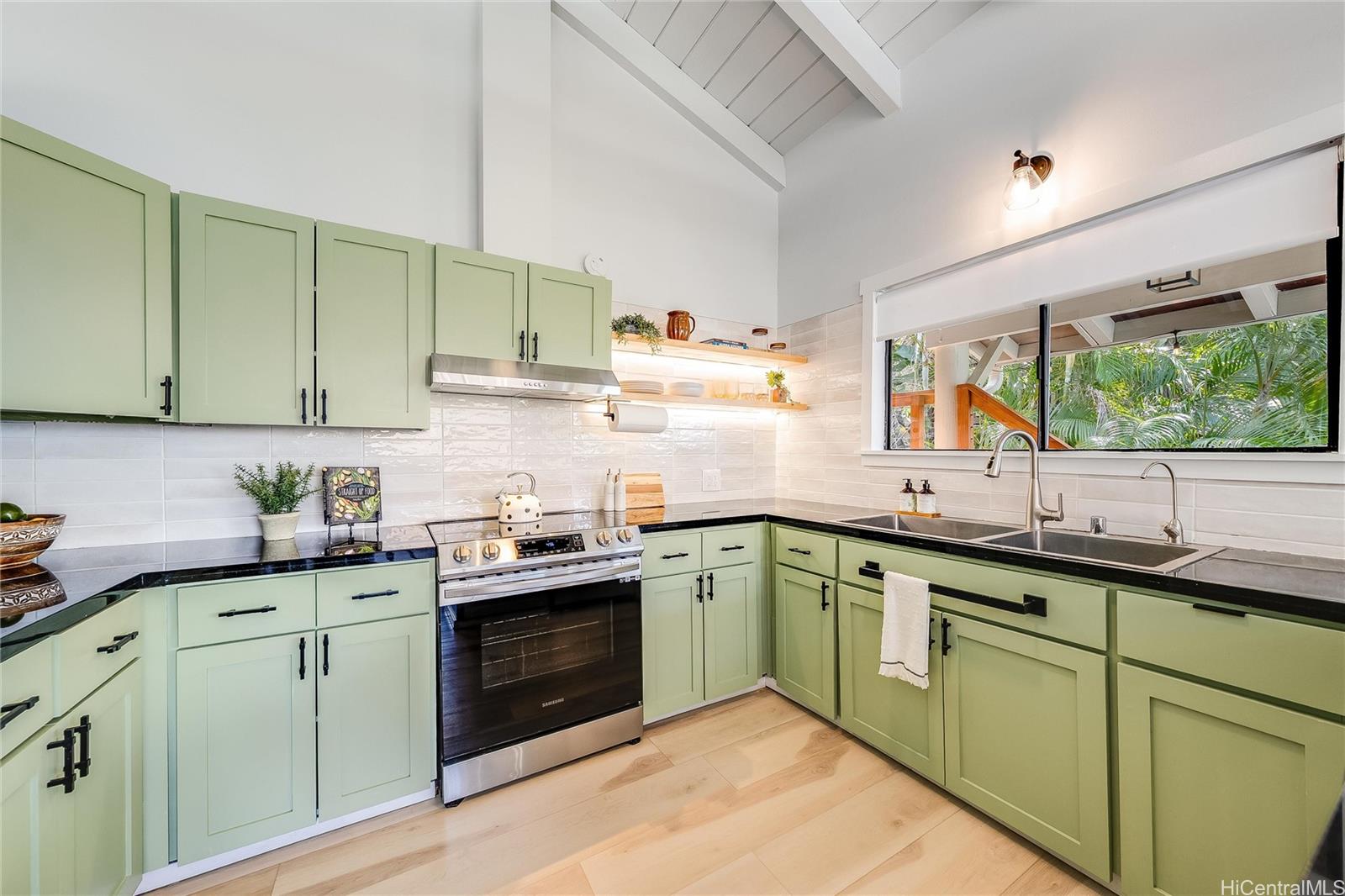 817  Ekoa Place Aina Haina Area, Diamond Head home - photo 8 of 25