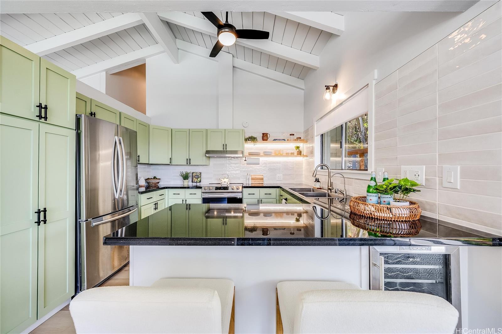 817  Ekoa Place Aina Haina Area, Diamond Head home - photo 10 of 25