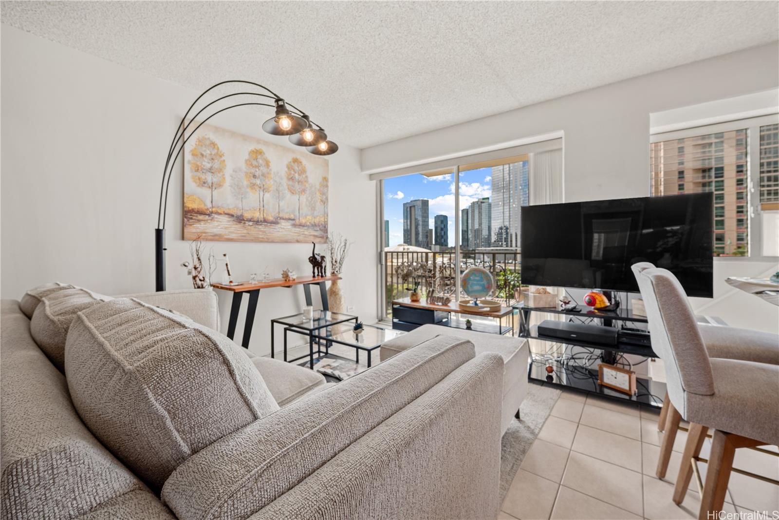 King Manor condo # 1007, Honolulu, Hawaii - photo 3 of 25