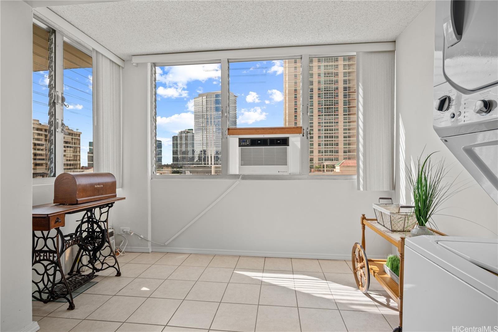 King Manor condo # 1007, Honolulu, Hawaii - photo 7 of 25