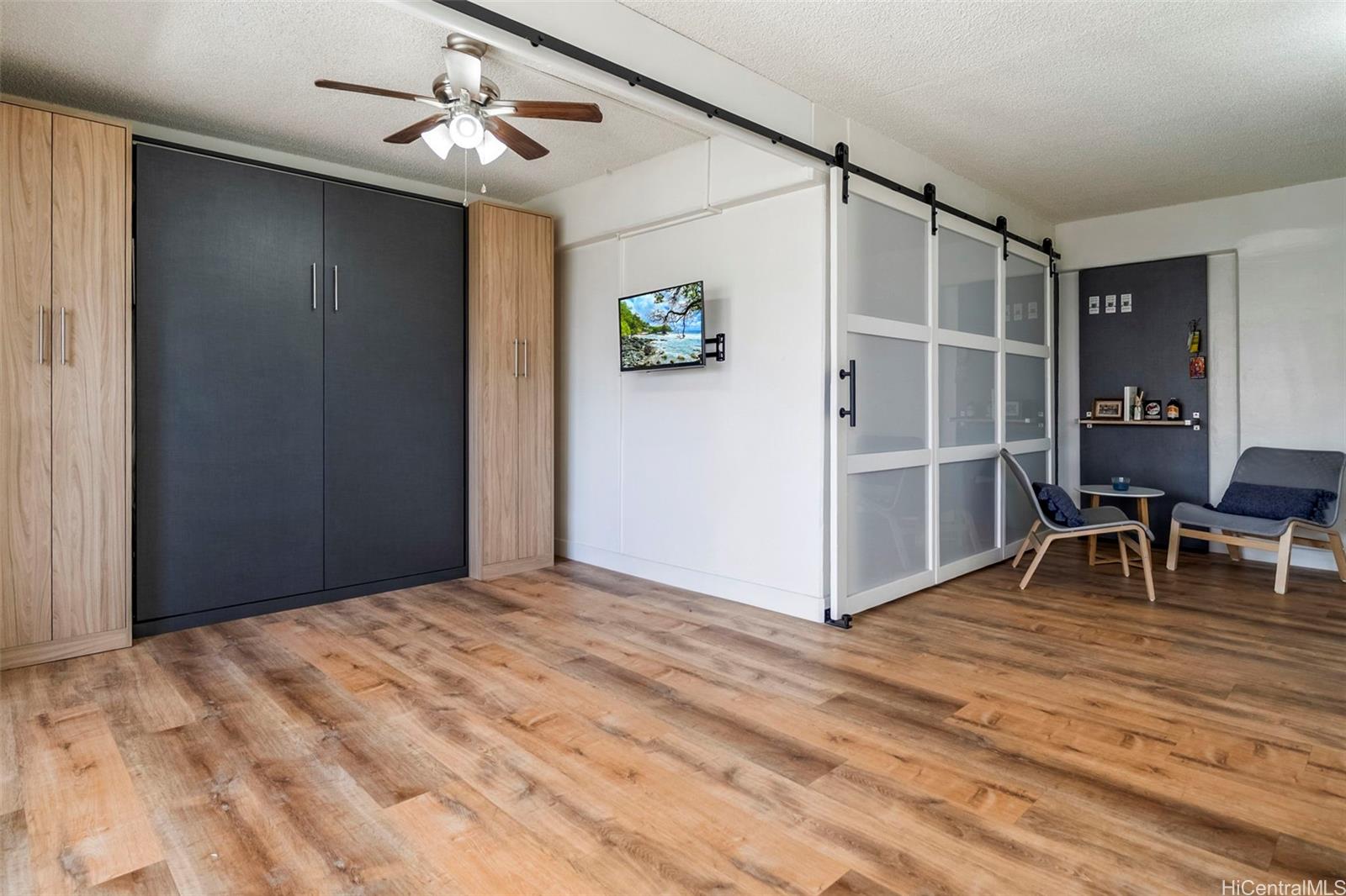 King Manor condo # 704, Honolulu, Hawaii - photo 2 of 25