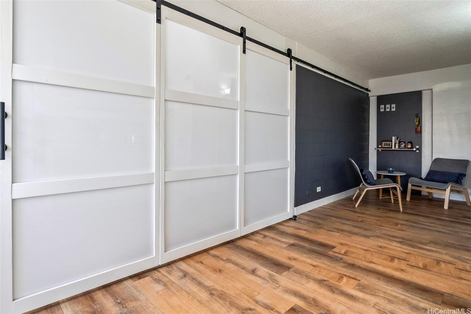 King Manor condo # 704, Honolulu, Hawaii - photo 3 of 25